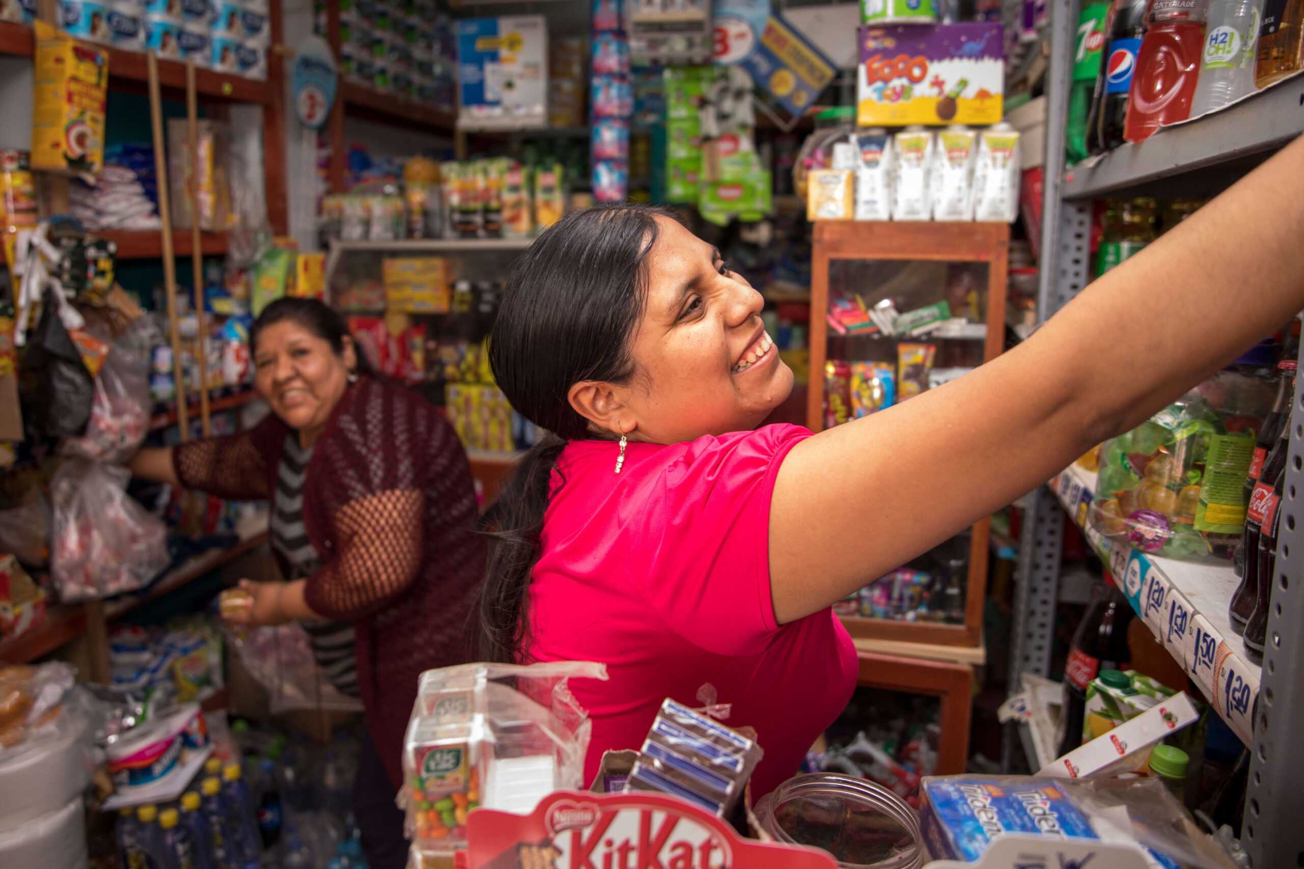 Tienda Pago clients Rosa and Emily