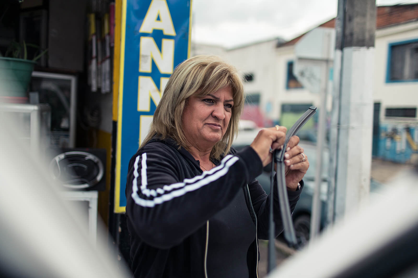 Angelica, car mechanic in Bogota